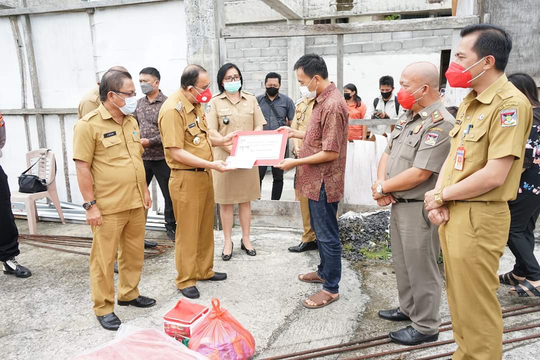 Puting Beliung Hantam Sejumlah Rumah, Bupati Minahasa Langsung Turun Tangan