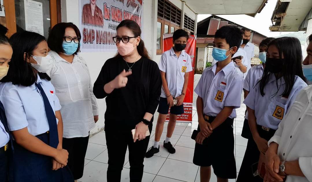 Monitoring, Sarundajang Pastikan Penerapan Prokes di Setiap Sekolah