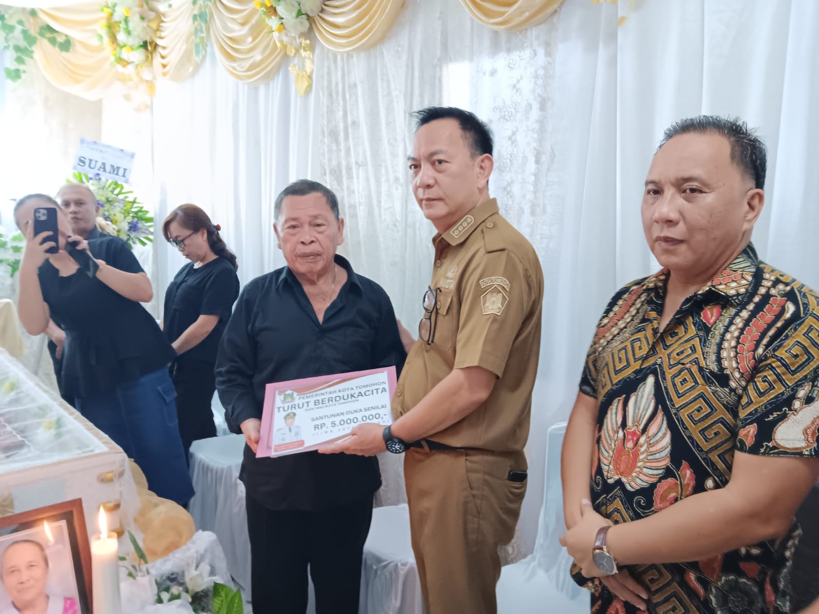 Walikota Tomohon Melayat ke Ruduk Keluarga Lensun-Warow