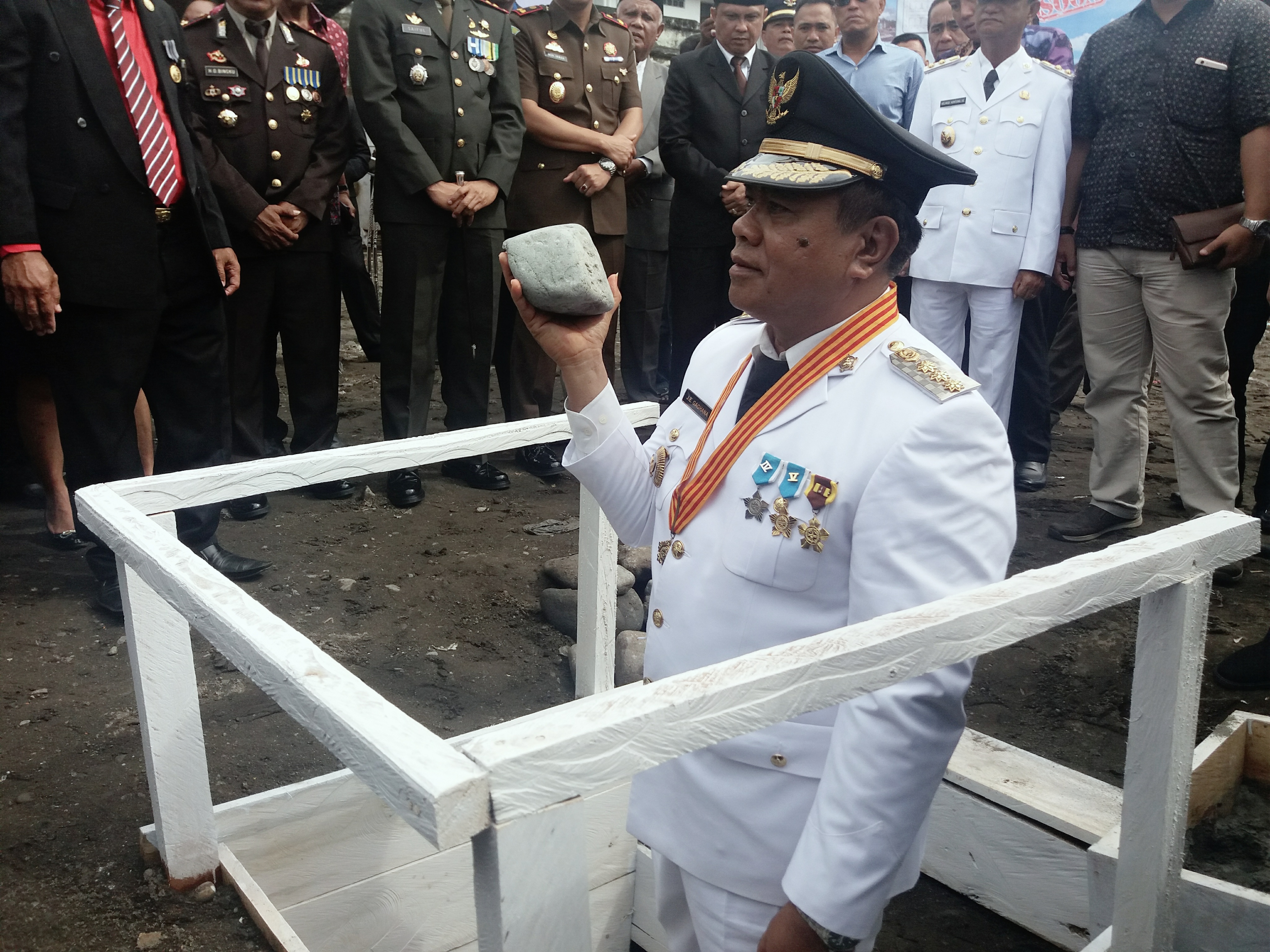 Bupati Lakukan Peletakan Batu Pertama Pembangunan Hotel Binatang Tiga