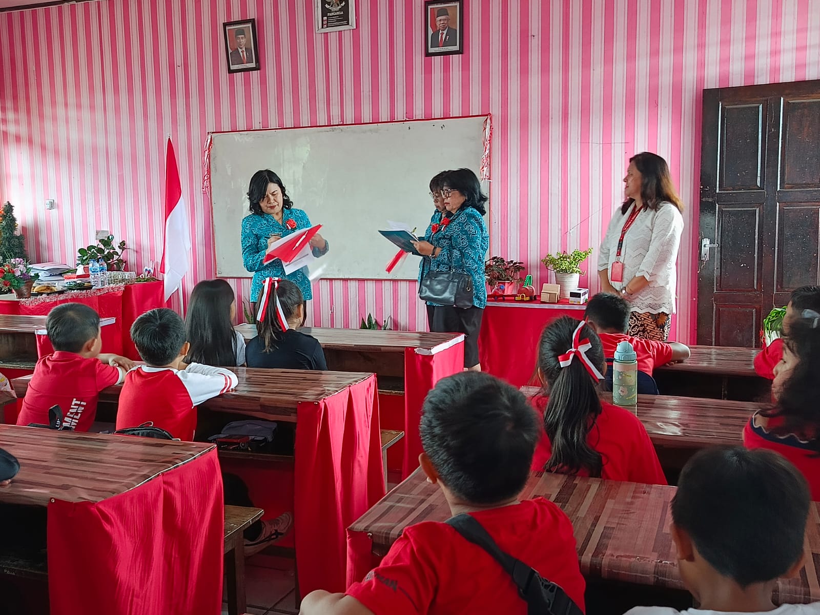 Meriahkan Hari Kemerdekaan RI, Ketua TP-PKK Minahasa Jadi Juri Lomba di SD Negeri 8 Tondano