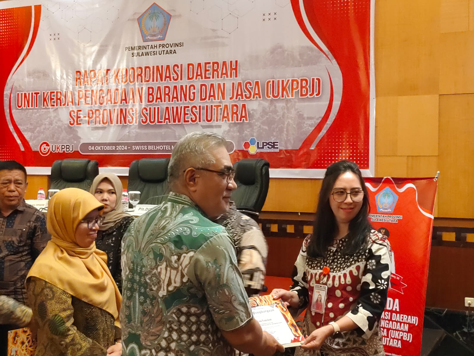 Tomohon Terima Penghargaan 17 Standarisasi LPSE Gub Sulut