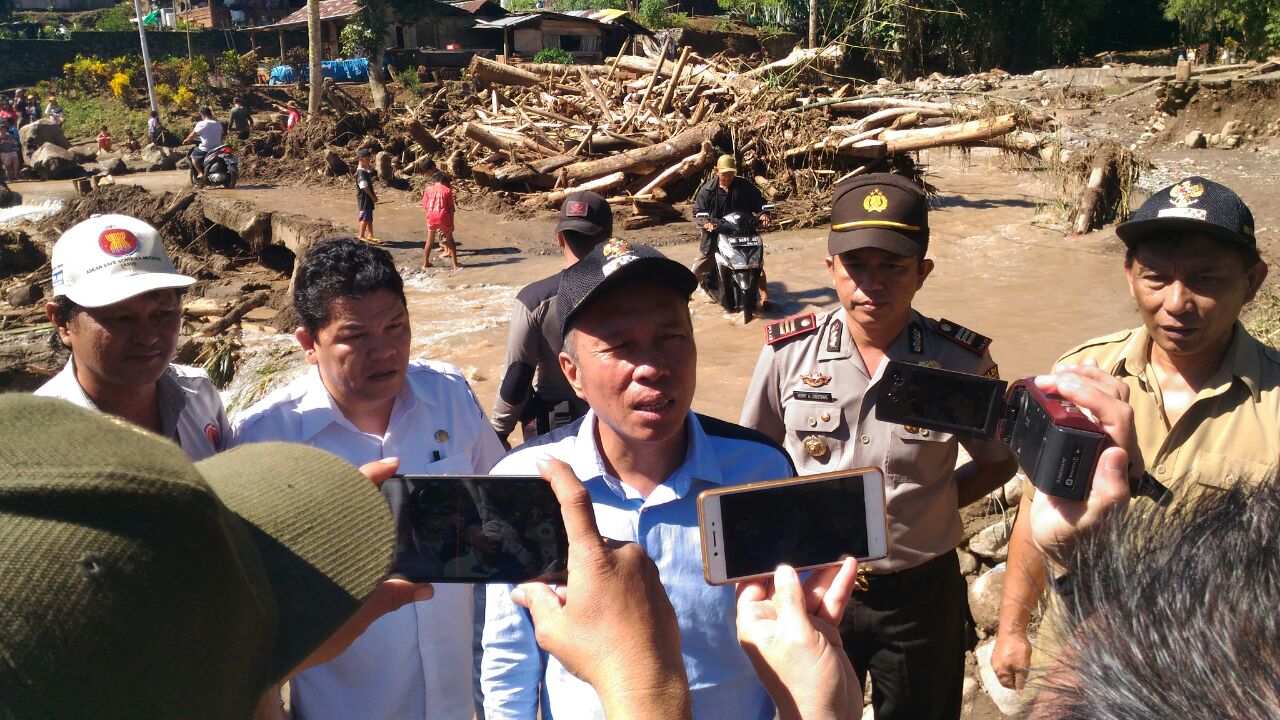 Wabup Tinjau Korban Banjir Bandang