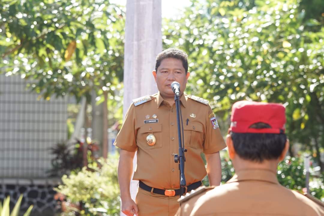 Perdana Jemmy Kumendong Pimpin Apel Kerja di Pemkab Minahasa