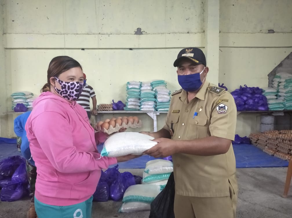 450 KK Terdampak Covid-19 di Kinilow Terima Bansos