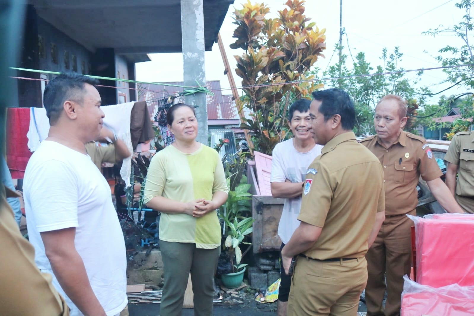 Serahkan Sejumlah Bantuan, Bupati Sachrul Kuatkan Korban Kebakaran