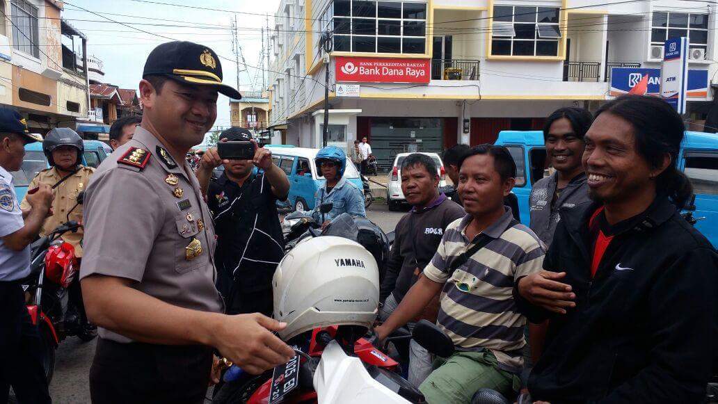 Satlantas Polres Minsel Akhiri Operasi Simpatik Dengan Bagi-Bagi Hadiah