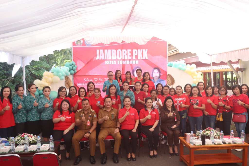 Walikota Caroll Hadiri Jambore PKK Tomohon