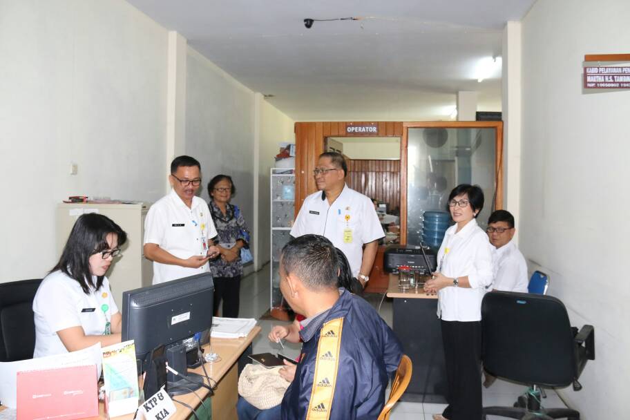 Dinas Dukcapil Diminta Layani Masyarakat Secara Maksimal