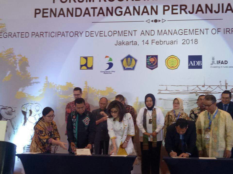 Bupati Hadiri Forum Kordinasi Kebijakan Dan Penandatanganan Perjanjian Hibah