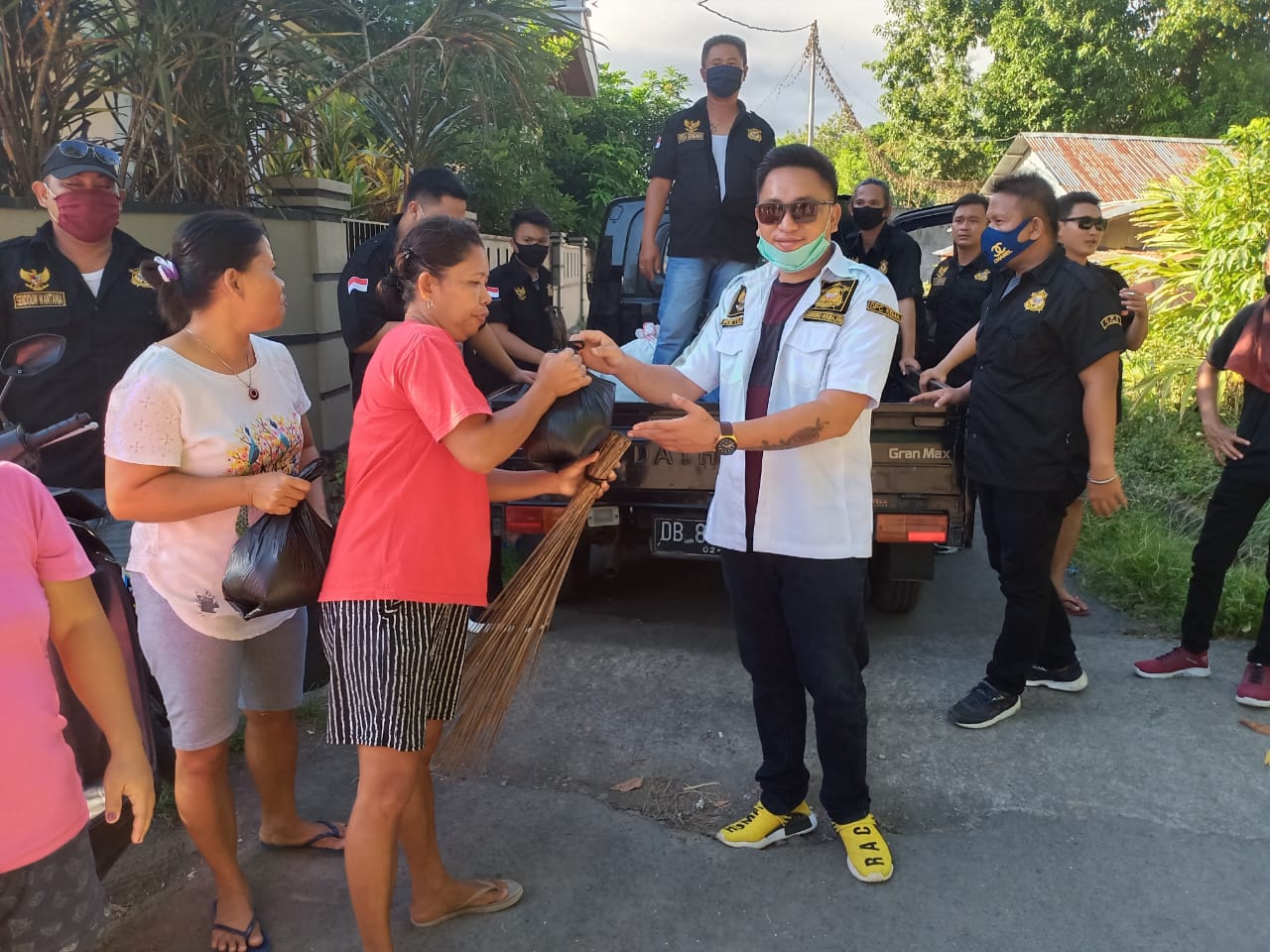Berbagi Kasih, Manguni Indonesia DPC Kema Kembali Turun Lapangan