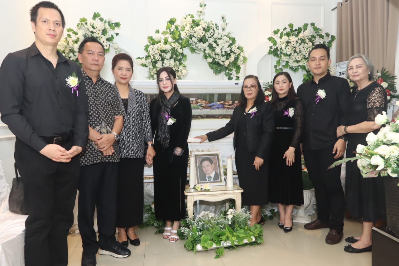 Caroll-JeandArc Melayat Atas Meninggalnya Stenly Langitan 