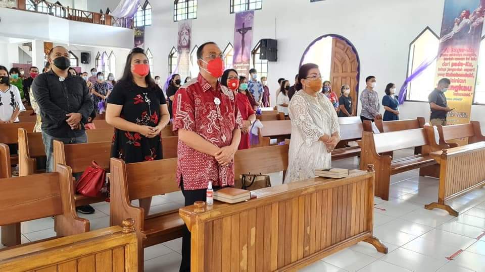 Roring-Dondokambey dan Keluarga Ucapkan Selamat Paskah ke Masyarakat Minahasa