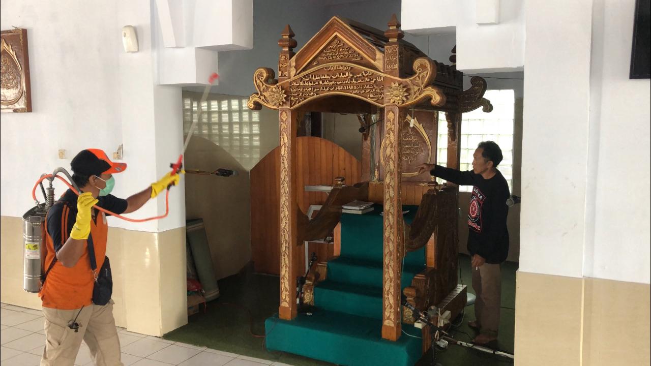 Sejumlah Mesjid di Minahasa Disemprot Cairan Disinfektan