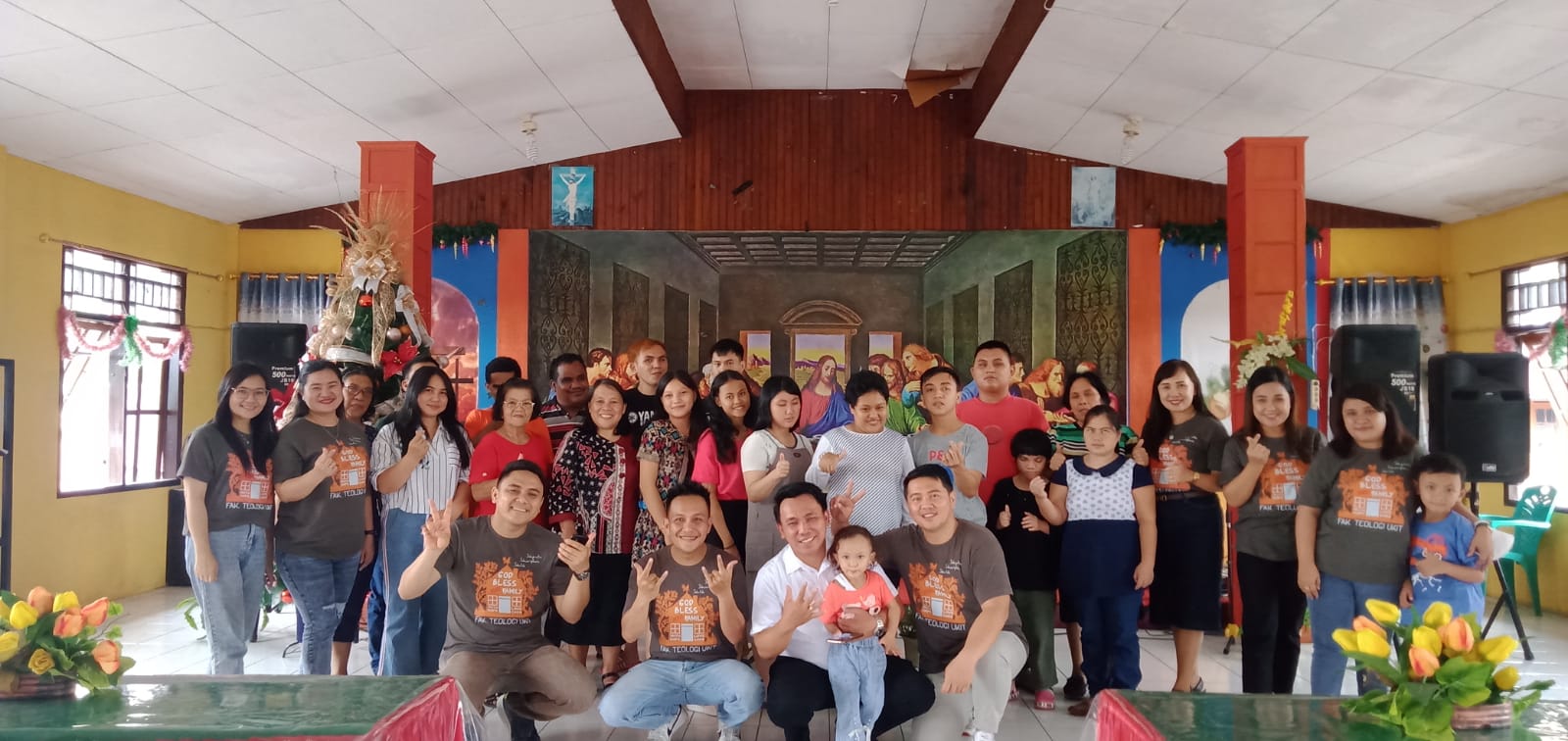 Angkatan 2005 Fakultas Teologi UKIT Berbagi Kasih di Panti Bartemeus, Egeten: Bentuk Nyata Pelayanan