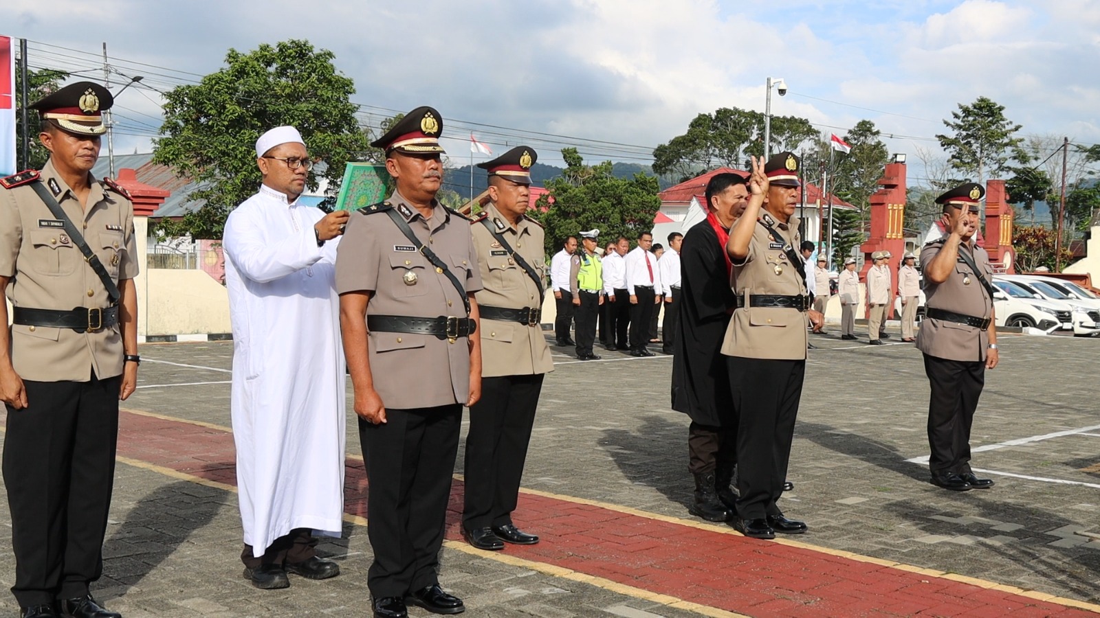 Kapolres Ketut Suryana Pimpin Upacara Sertijab Waka Polres Minahasa dan Sejumlah Kapolsek 