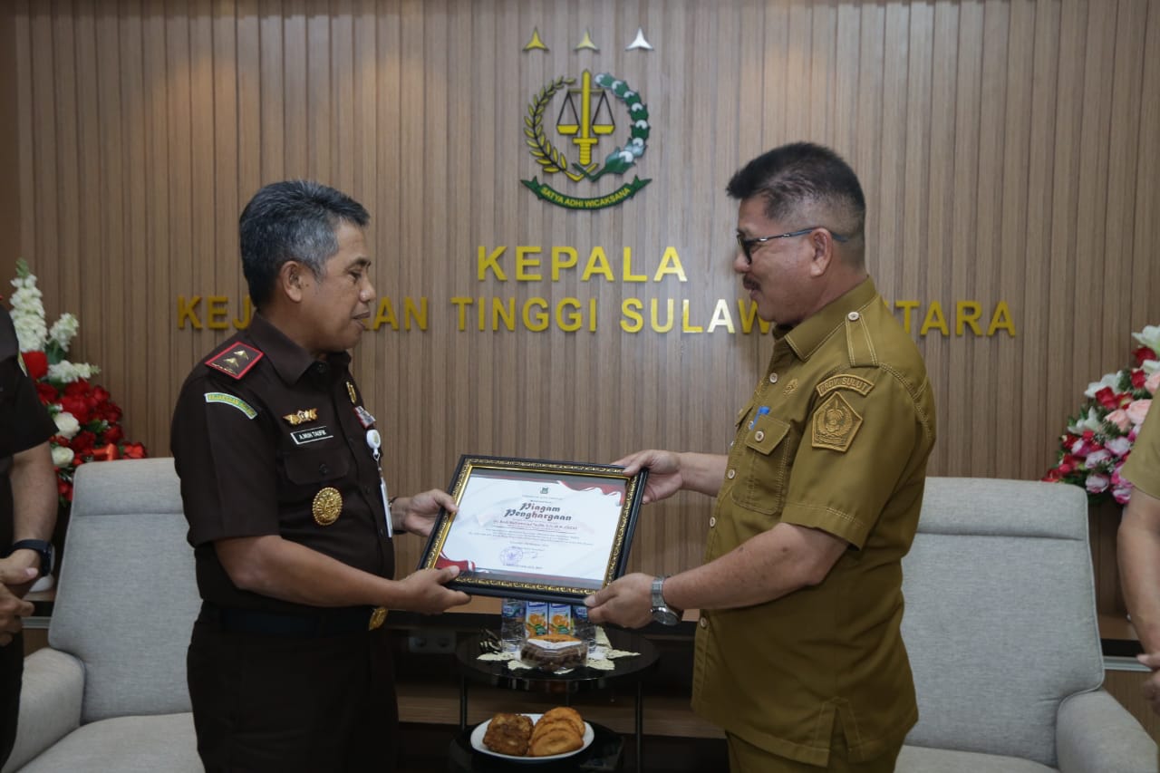 Piagam Penghargaan Pemkot Tomohon Untuk Kejati Sulut