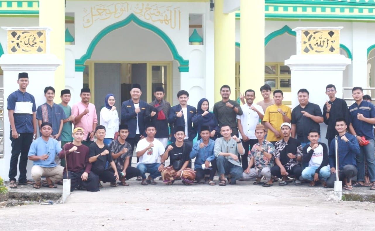 Karang Taruna Boltim Serentak Berbagi Takjil 