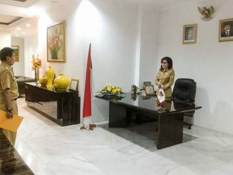 Isi Jabatan Lowong, Bupati Lantik Keintjem Jabat Plt Asisten II