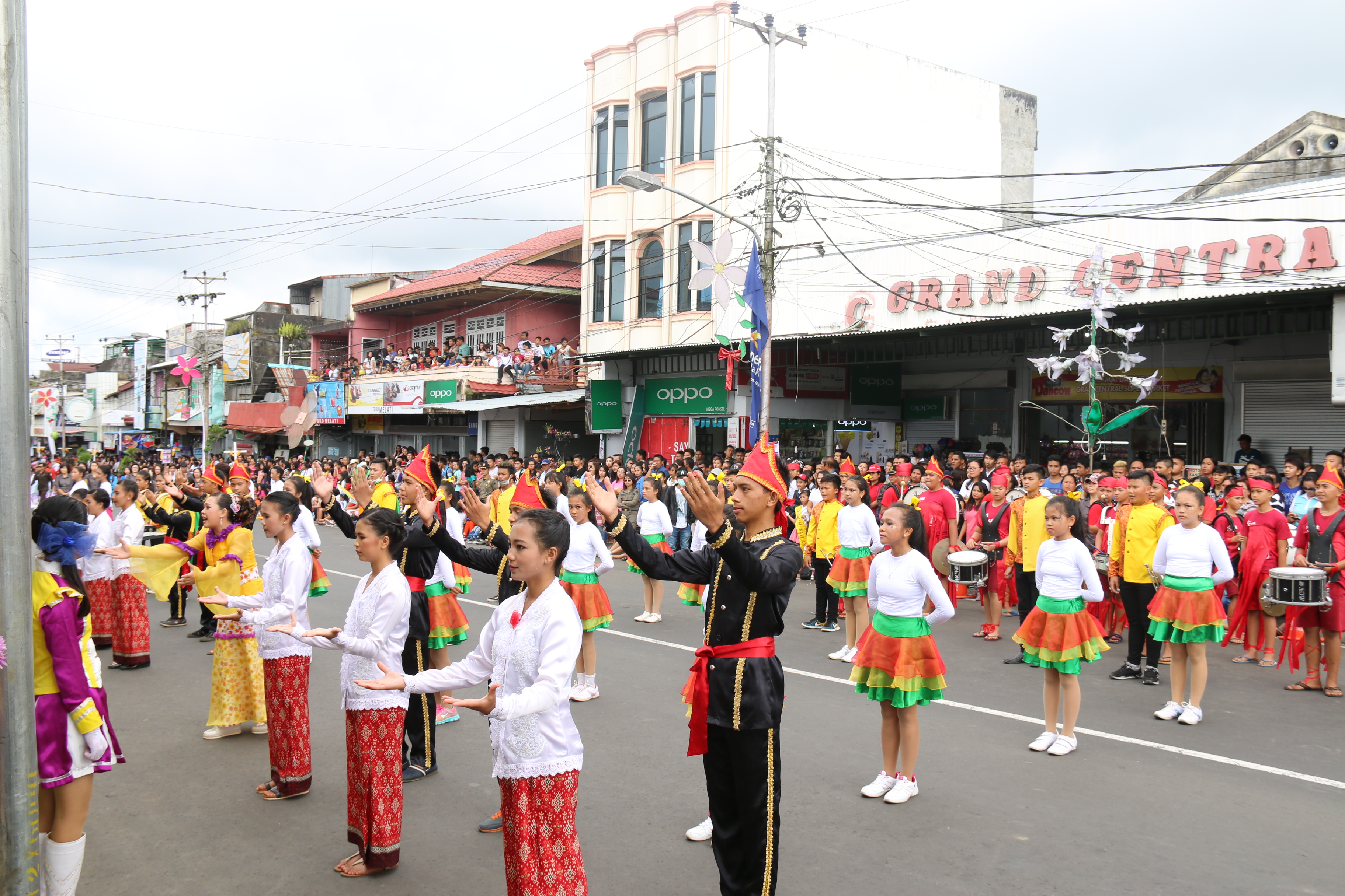 Devile Marching Band Meriahkan Kota Tomohon