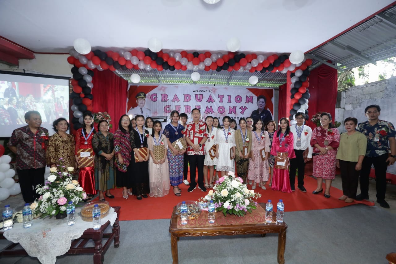 Walikota Caroll Hadiri Kelulusan 3 SMP Negeri di Tomohon 