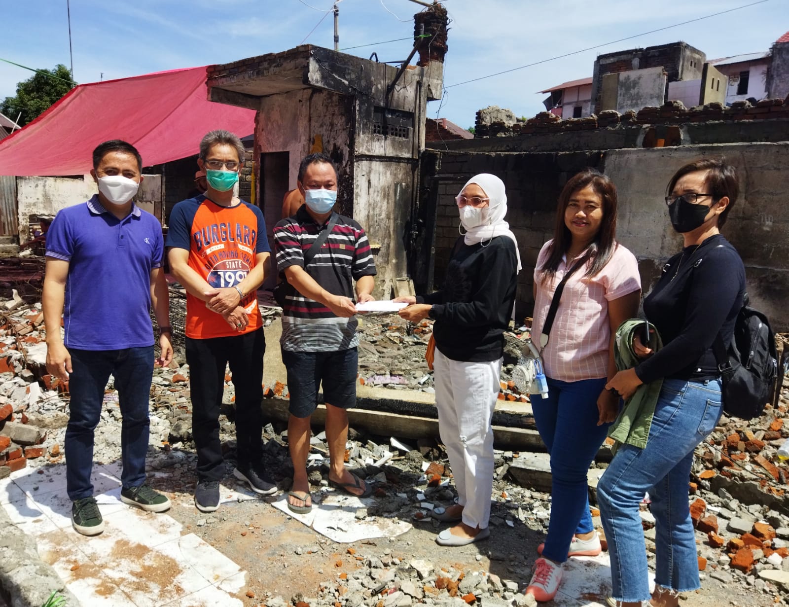 Bentuk Kebersamaan, Ikatan Alumni Smantoe 96 Manado Berikan Bantuan