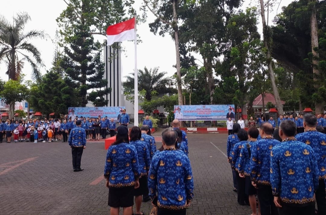 Pimpin Apel Korpri, Bupati Minahasa Serahkan SK Kenaikan Pangkat bagi ASN dan Berikan Bantuan Perlengkapan Anak Sekolah