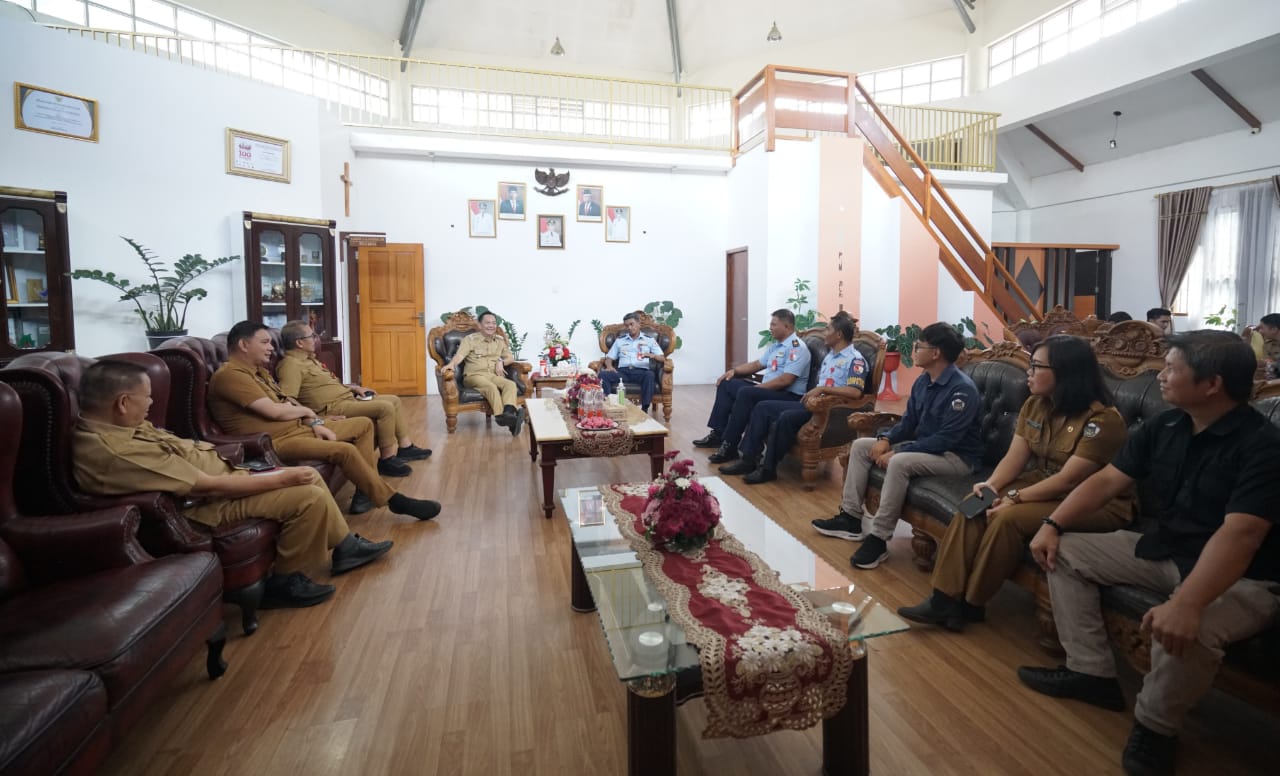 Caroll Senduk Audiensi Dengan Kadisppotdirga Lanud Sam Ratulangi 