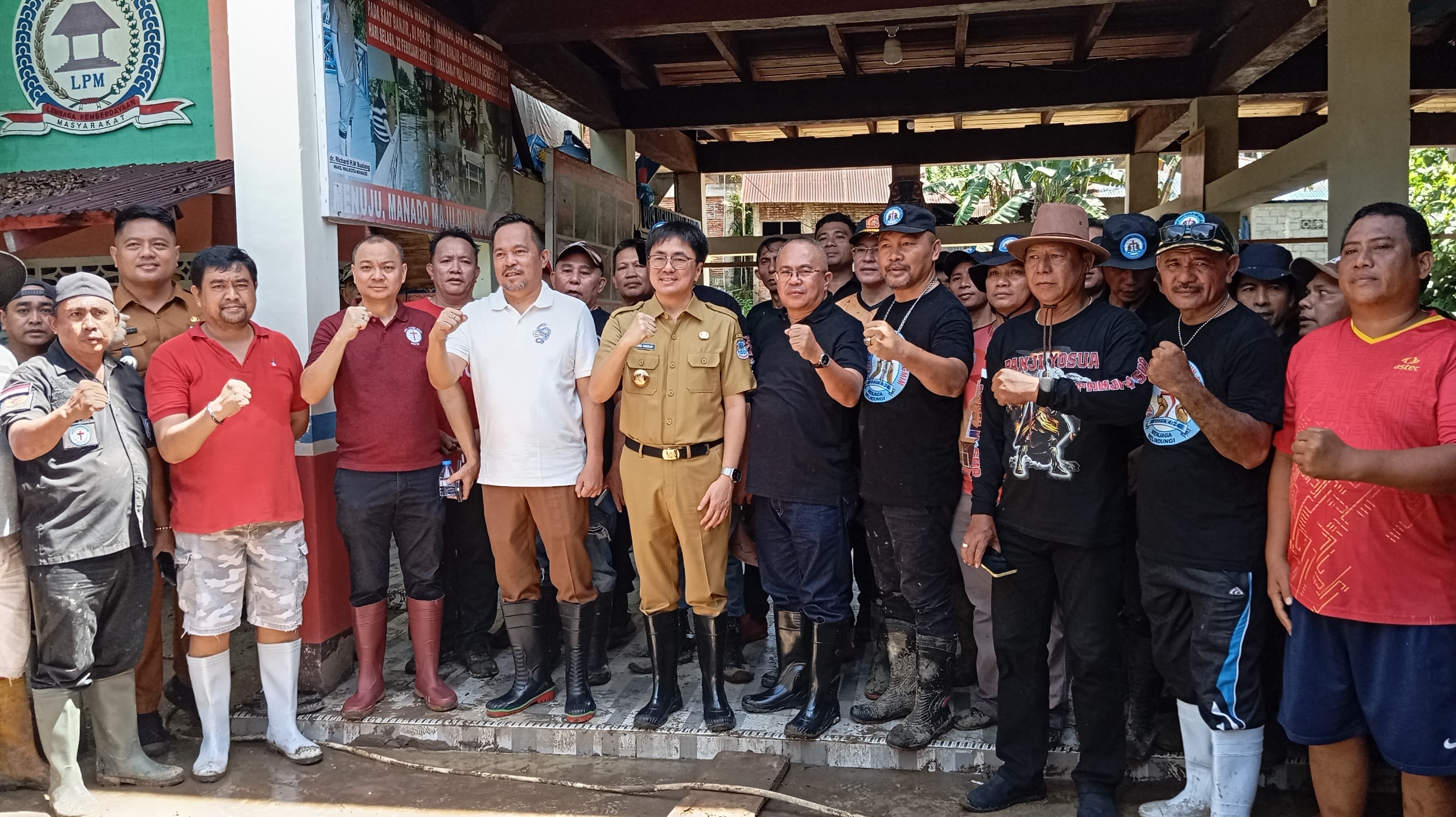 Laksanakan Mapalus, P/KB GMIM Bantu Masyarakat Terdampak Banjir
