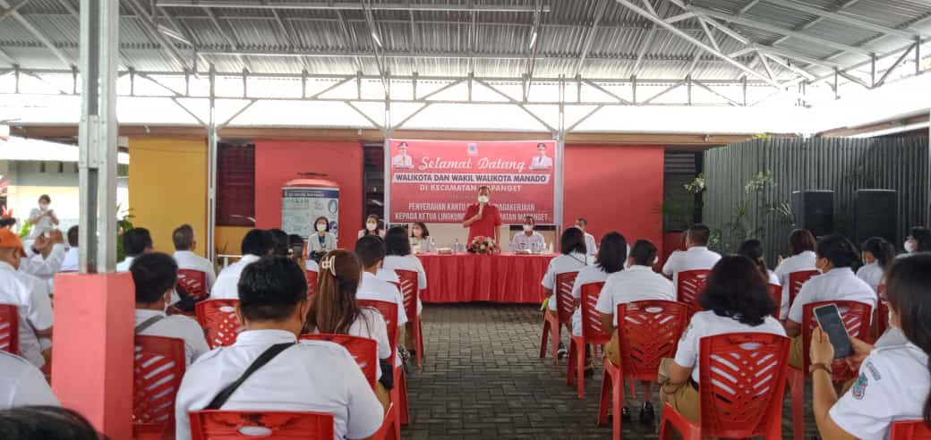 Lindungi Masyarakat, Pemkot Manado Serahkan BPJS Ketenagakerjaan