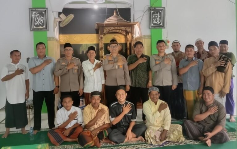 Khatib Sholat Jumat di Poopo, Kapolres Tomohon Tuturkan Pesan Kamtibmas