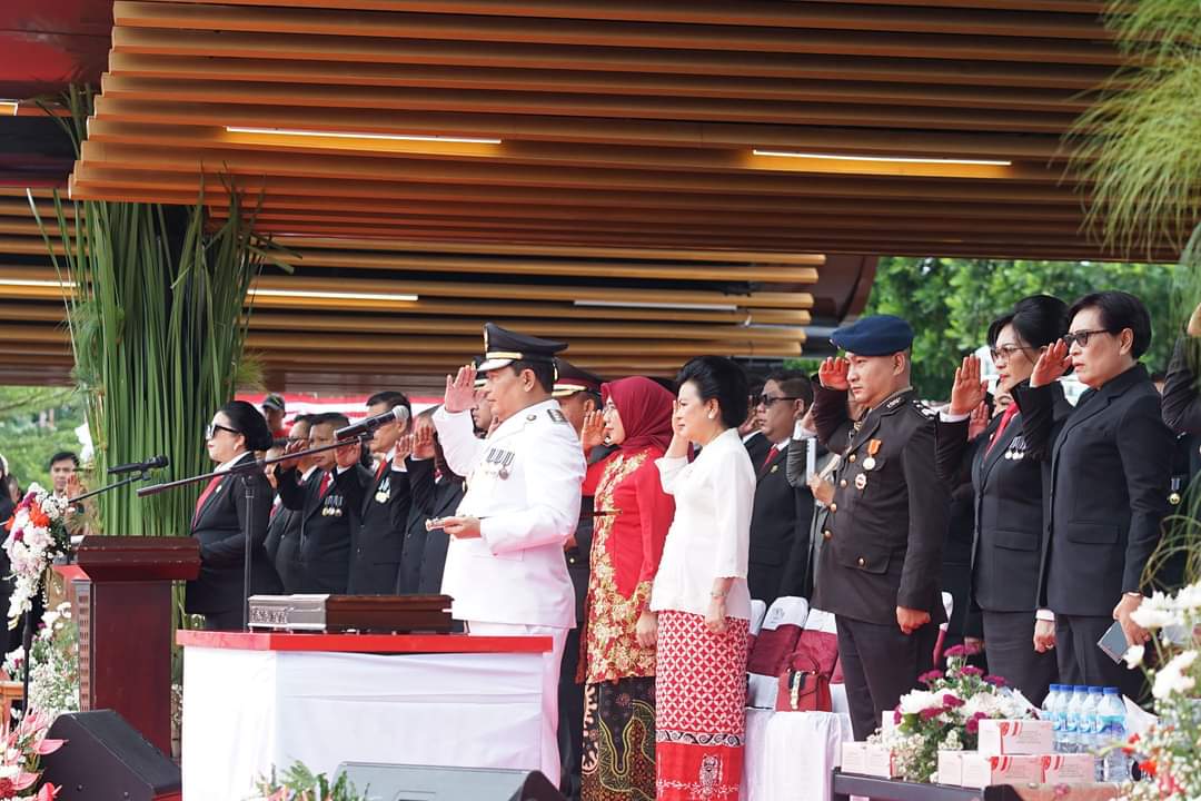 Penjabat Bupati Jemmy Kumendong Irup Pada HUT RI ke 79 di Lapangan Sam Ratulangi Tondano