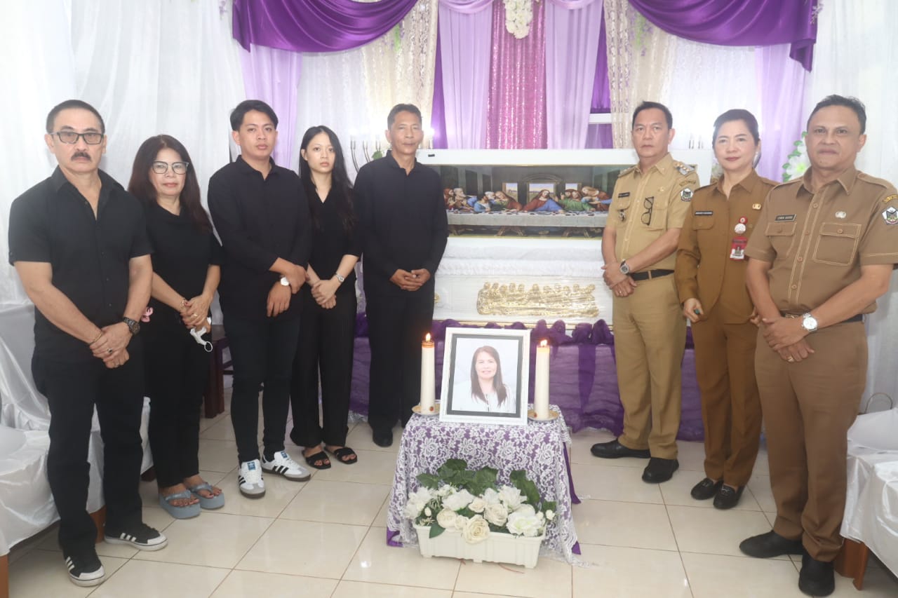 Pdt Lilian Malonda Berpulang, Pemkot Tomohon Hibur Keluarga Berduka