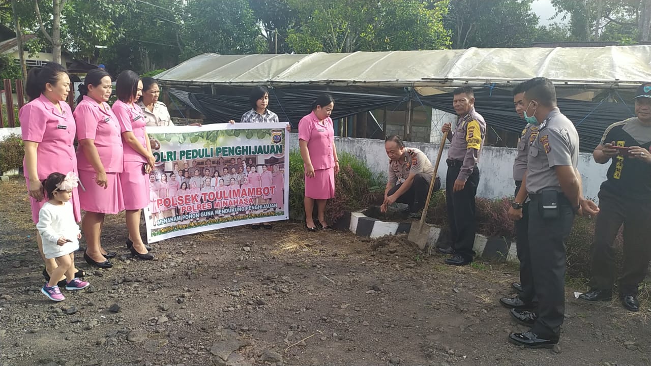 Peduli Lingkungan, Polsek Tolimambot Tanam Pohon Mahoni