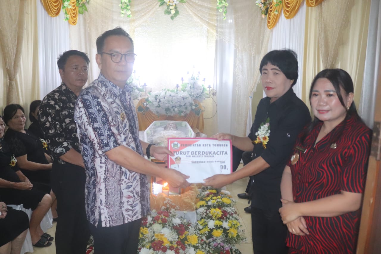 Walikota Tomohon Melayat di Ruduk Mait-Linu