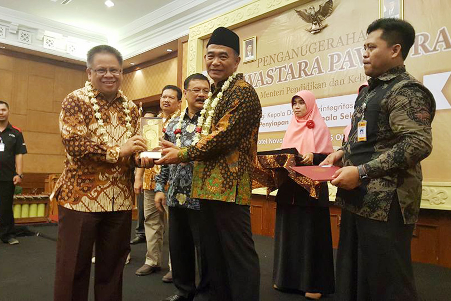Satu-satunya Kepala Daerah di Sulut, JFE Dianugerahi Kawastara Pawitra