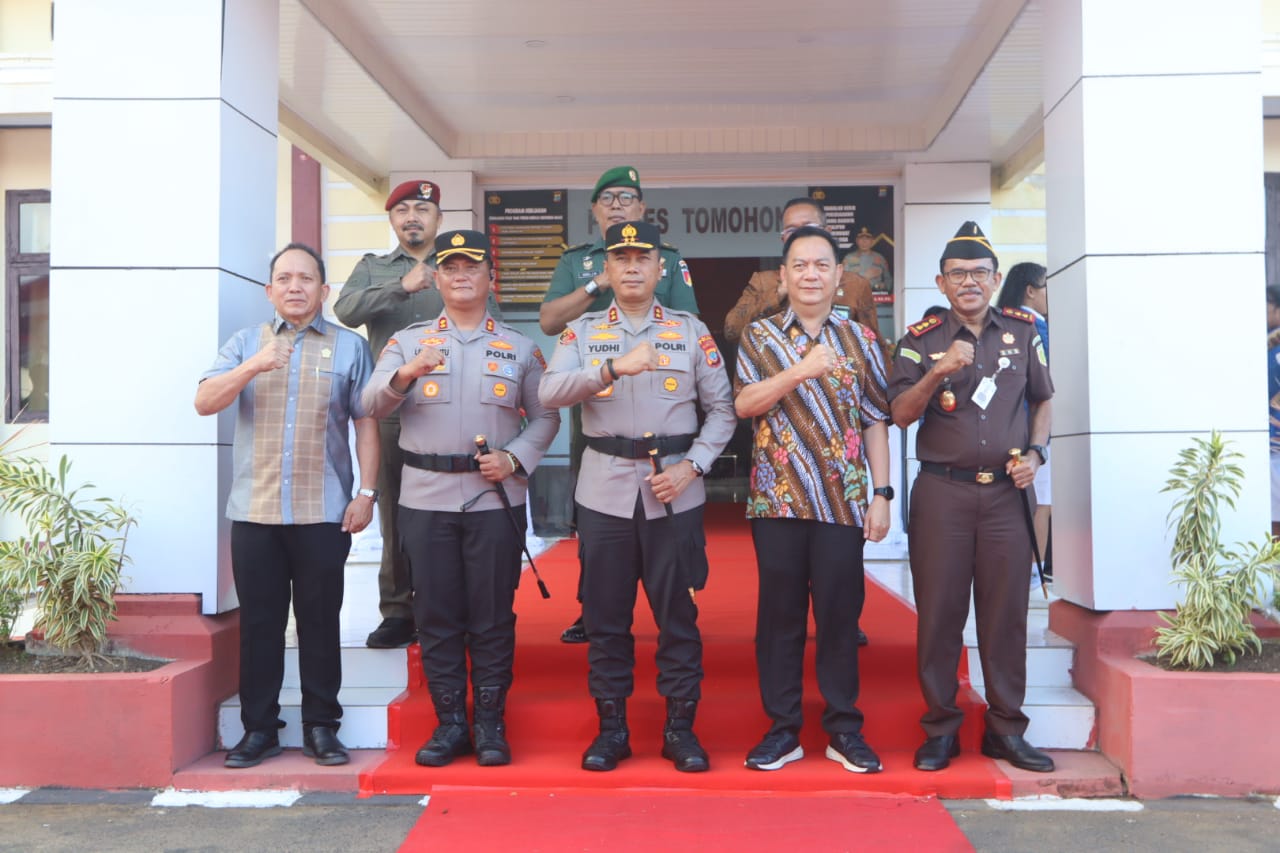 Kunker ke Polres Tomohon, Caroll Apresiasi Kapolda Yudhiawan 