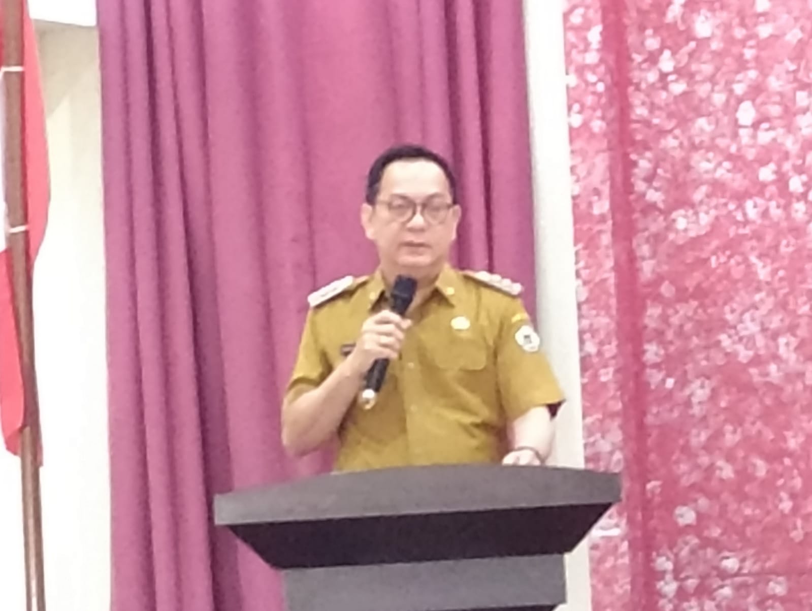 Walikota Caroll Programkan Bedah Rumah Warga 60 Unit 