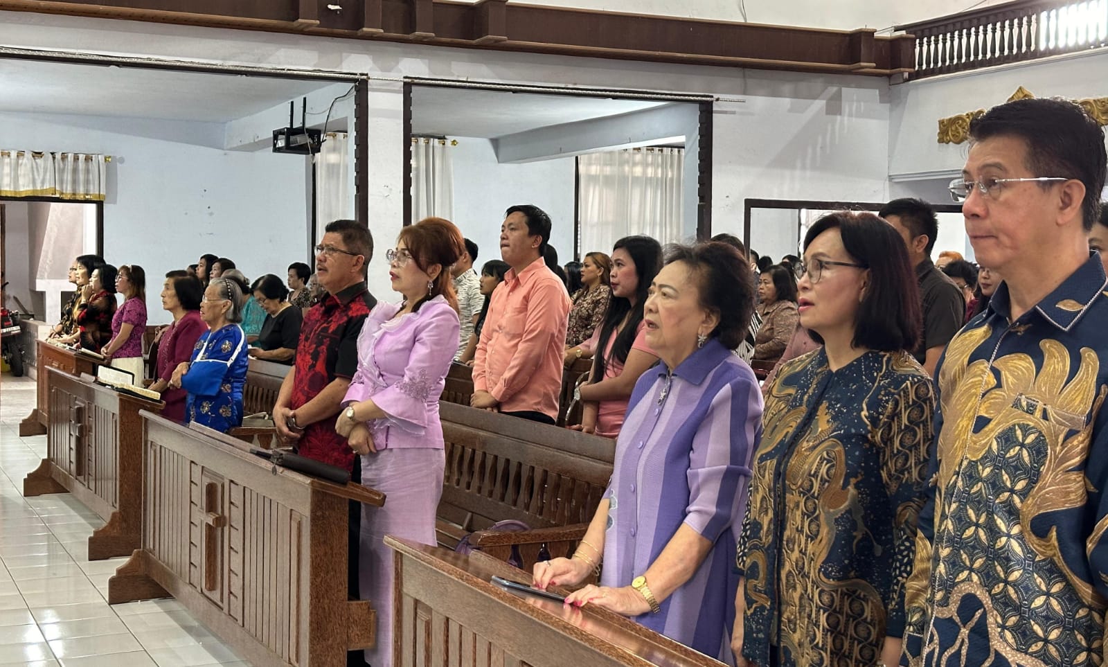 Kaligis Hadiri HUT ke-25 GMIM Bukit Zaitun Walian Dua