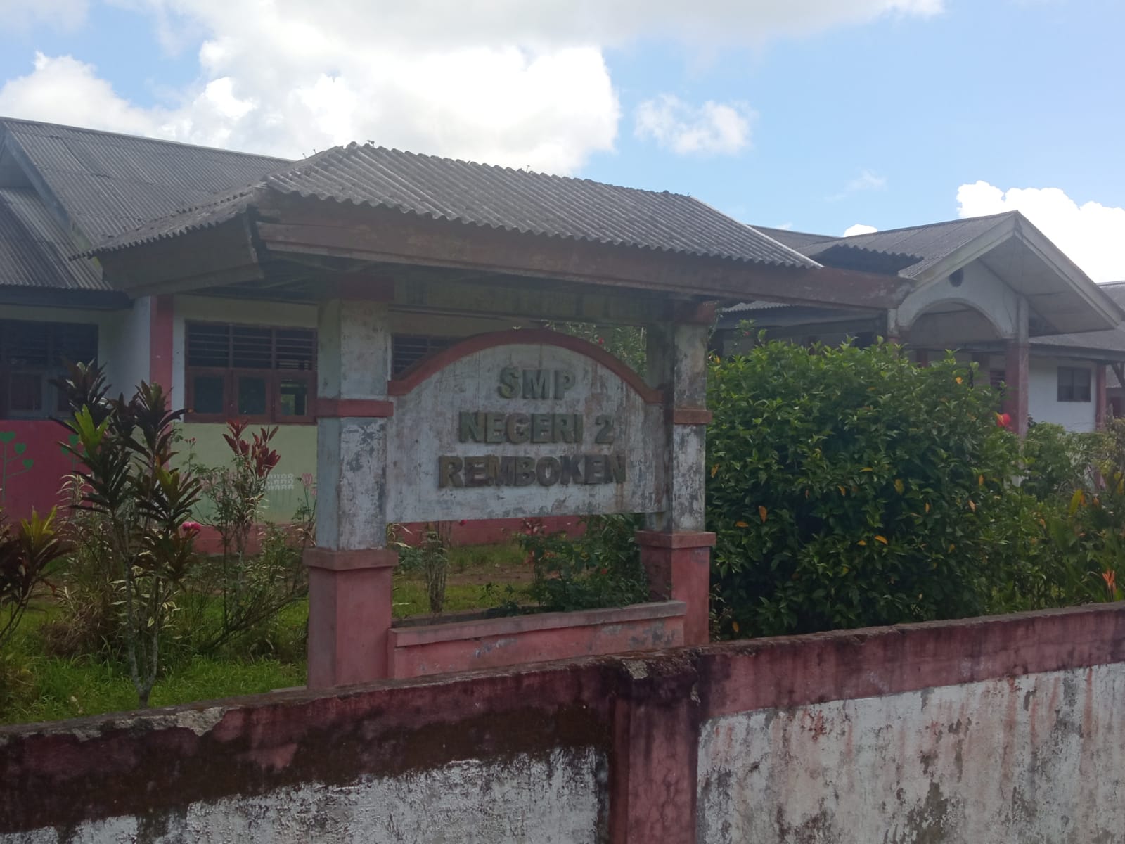 SMP Negeri 2 Remboken Siap Hadapi Pembelajaran Tatap Muka Langsung