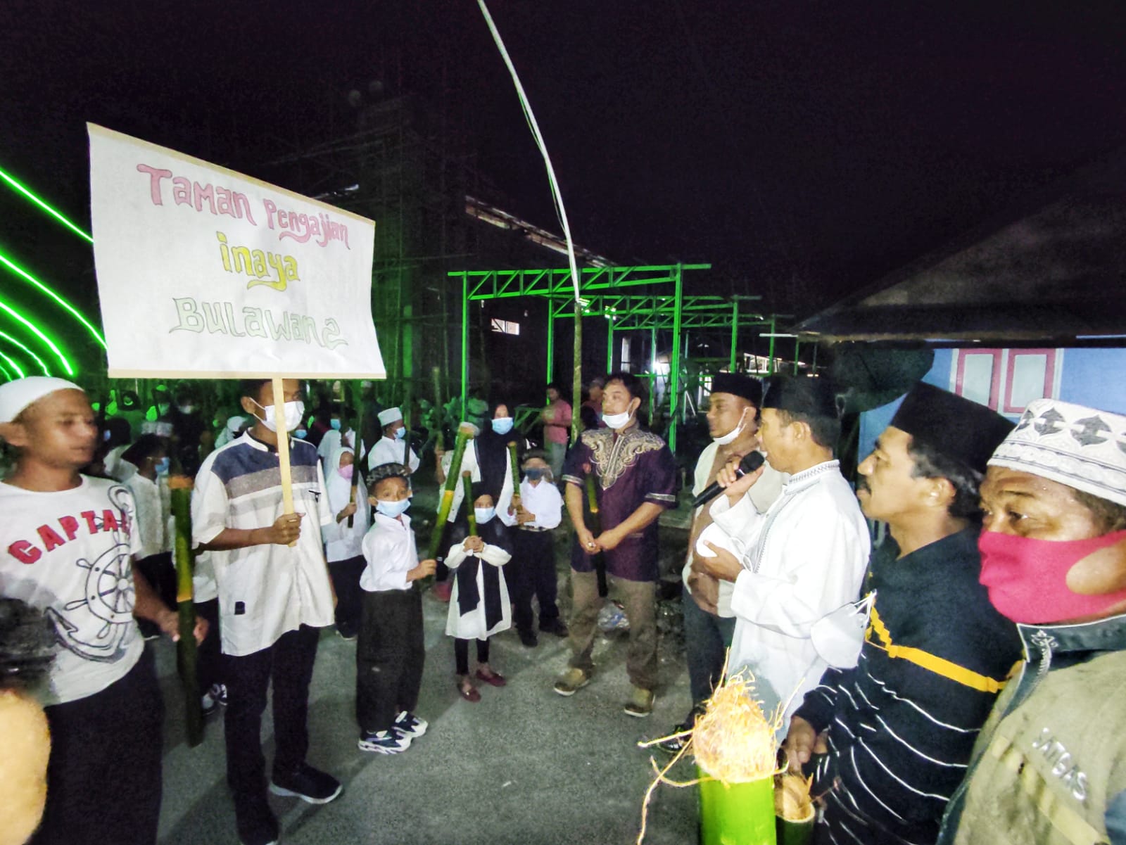 Rahman Salehe Meriahkan Pawai Obor di Desa Bulawan Dua