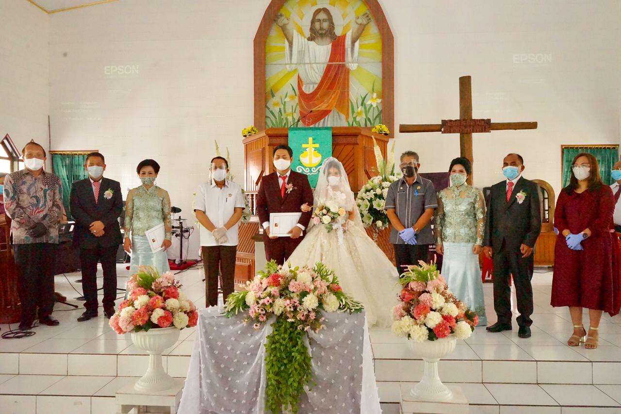 Bupati Minahasa Catat Pernikahan Mark dan Praysi