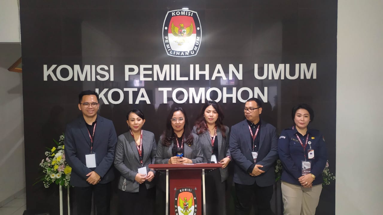KPU Tomohon Terima Dokumen Pendaftaran Bapaslon Perseorangan
