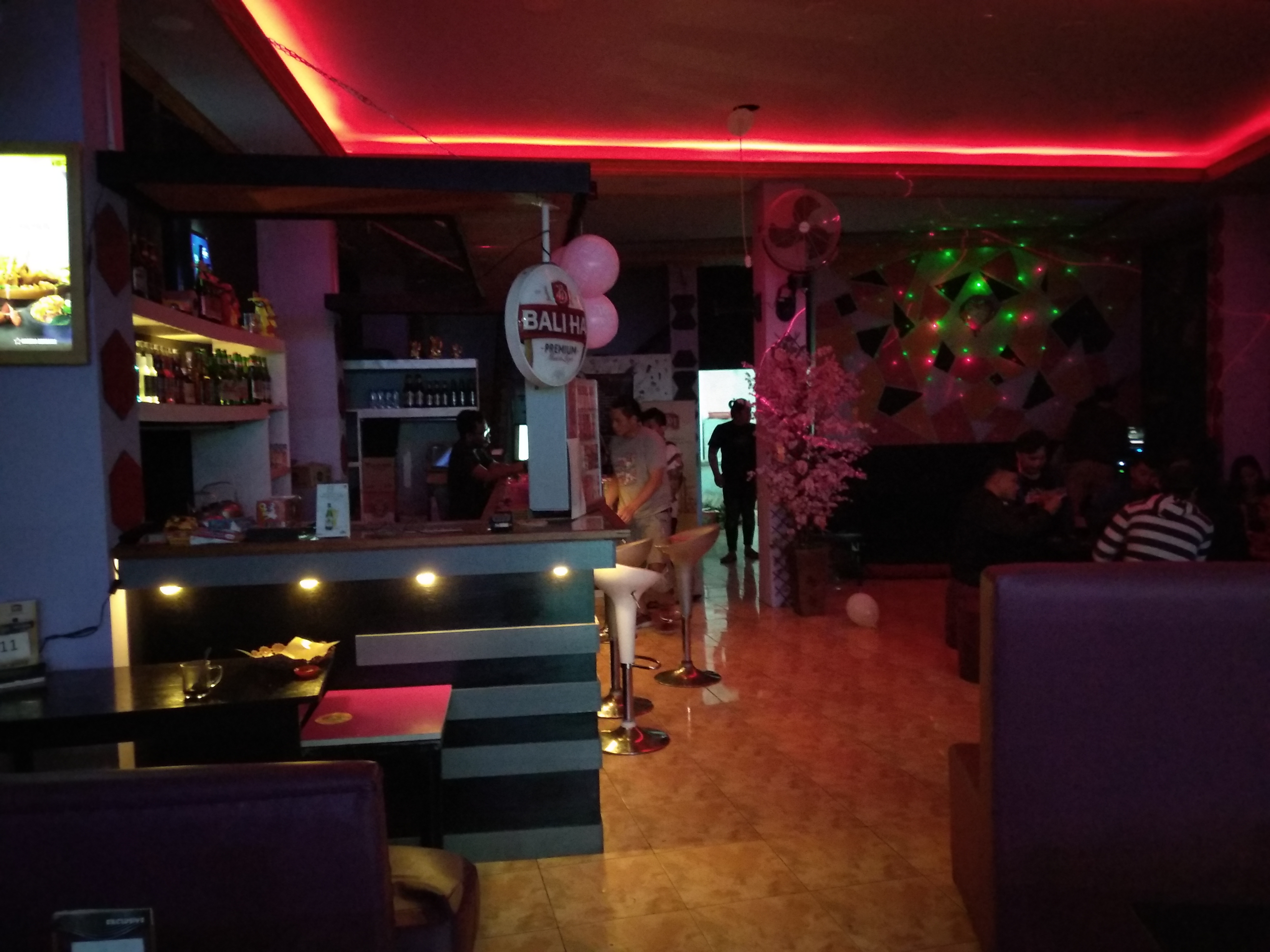 Valentine, SS Cafe and Bar Sodorkan Suasana Romantis