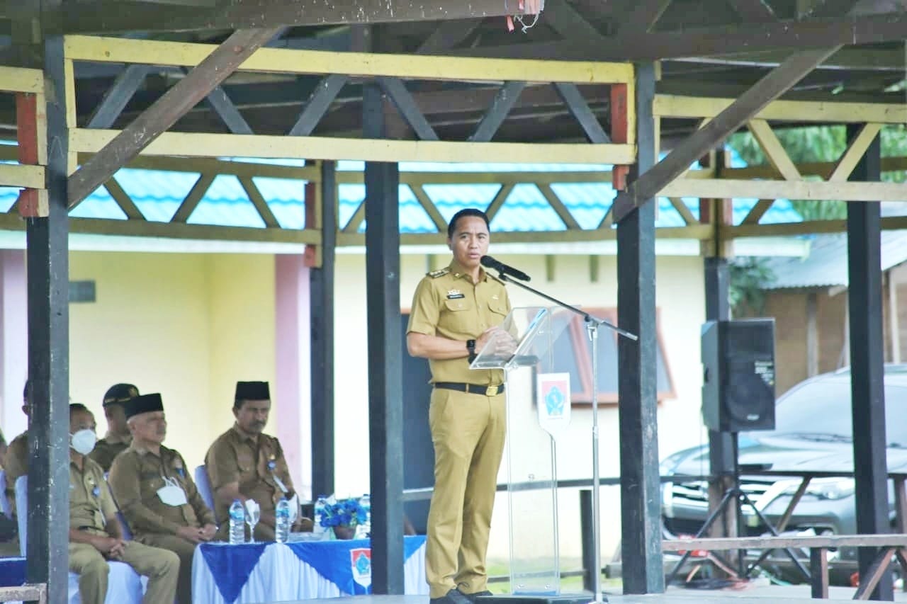 Pimpin Apel Perdana Pasca Liburan Idul Fitri, Mamonto Ajak ASN Saling Bersilahturahmi