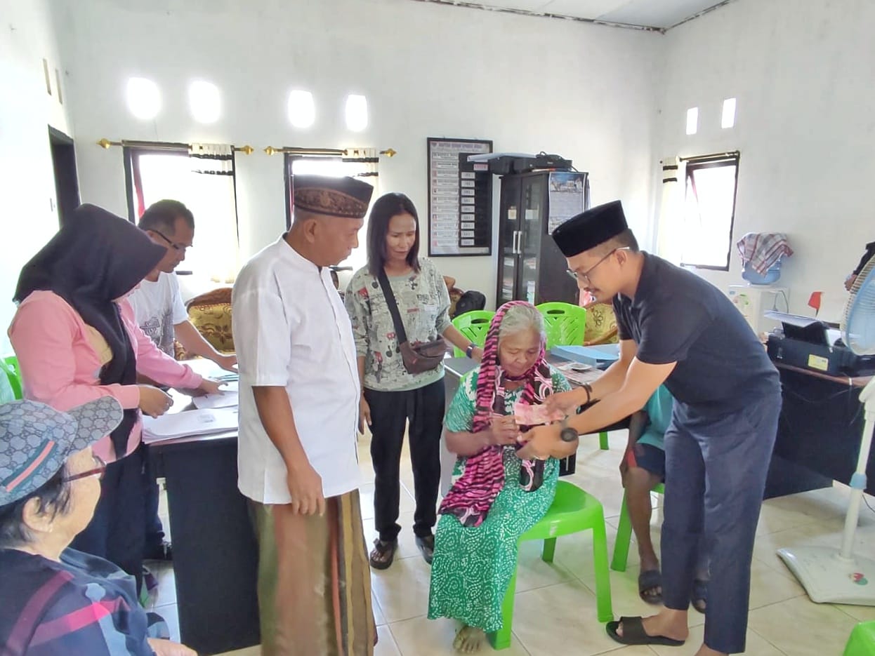Pemdes Kotabunan Selatan Salurkan BLT-DD Tahap Satu Kepada 24 KPM 