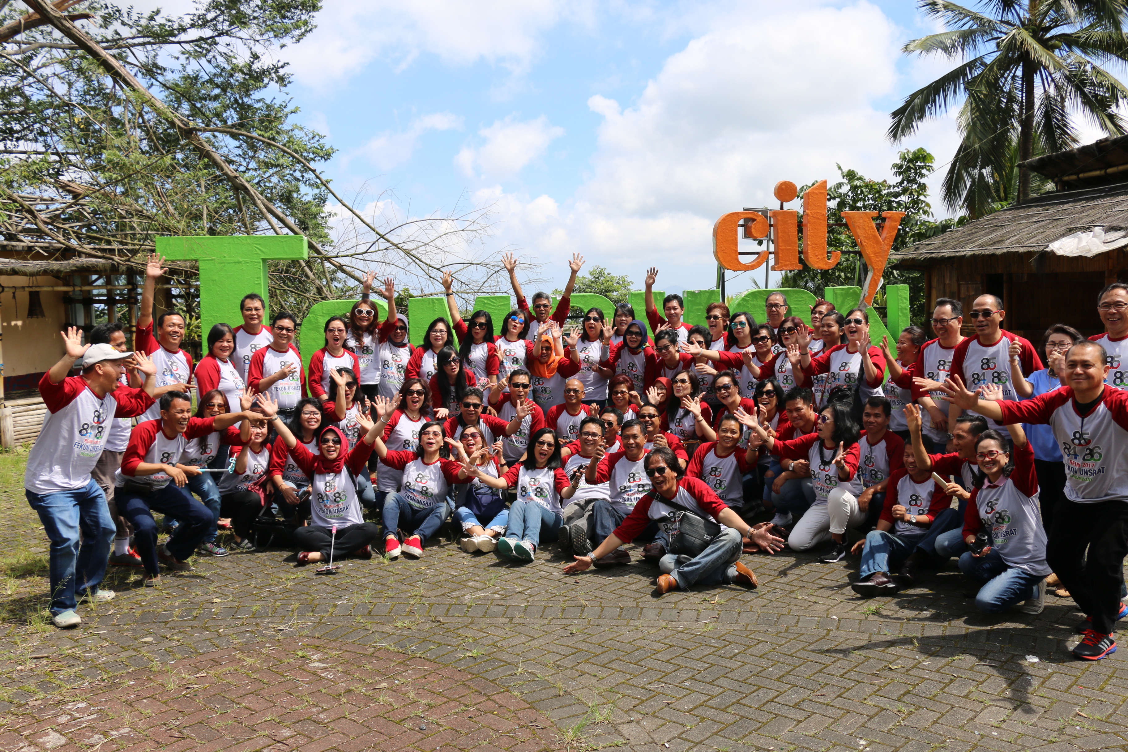 Alumni Fekon Unsrat 1984-1986 Gelar City Tour di Tomohon