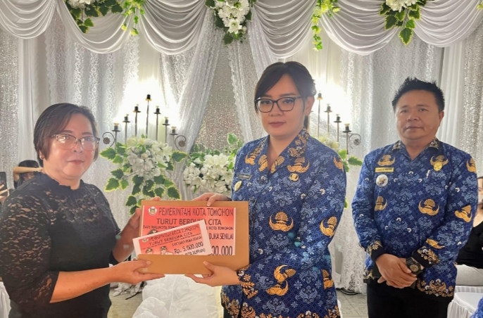 Wawali Rumajar Serahkan Santunan Duka Mantiri-Kawilarang