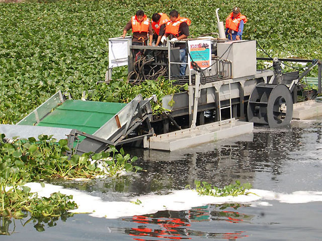 Kapal Canggih Ini Akan Angkat Eceng Gondok di Danau Tondano