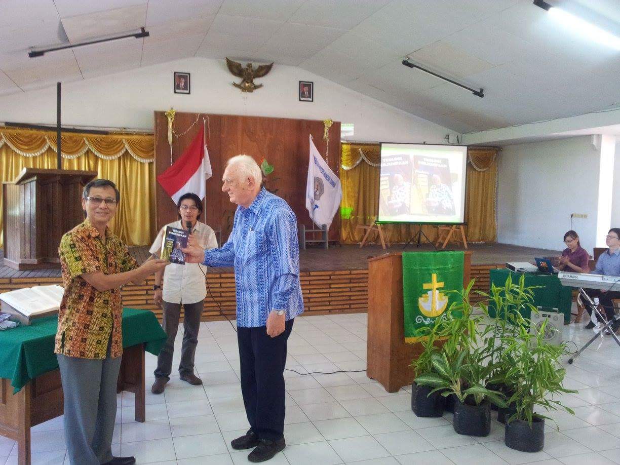 UKIT Luncurkan Buku Penghormatan Untuk Teolog Jerman